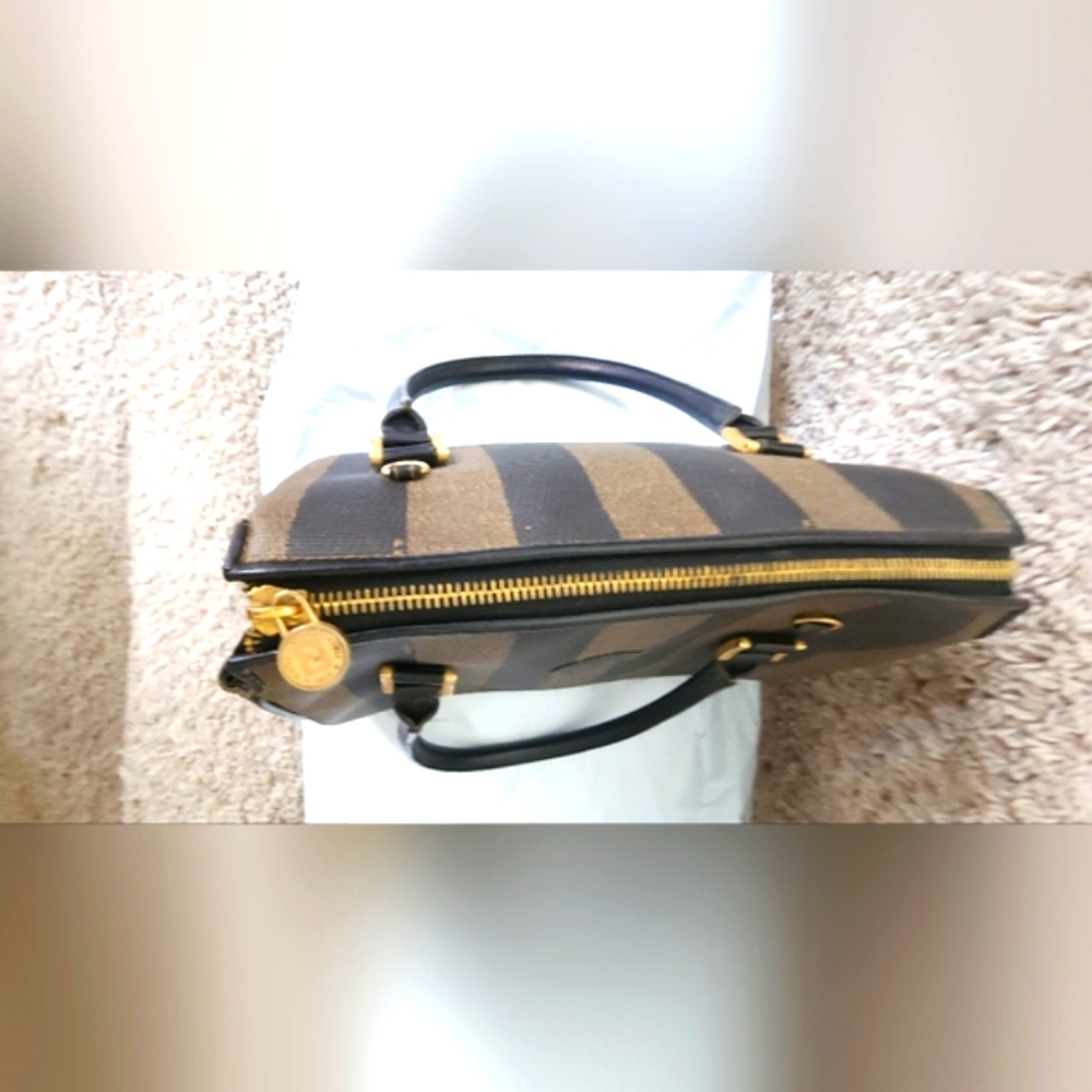 FENDI Vintage ‘Peguin’ EUC Satchel that can convert to Cross-Body/Shoulder Bag 🔥 - Picture 4 of 15